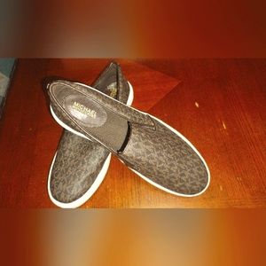 Micheal kors brown size 8